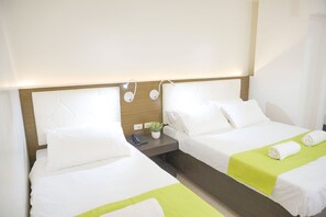 Deluxe Triple Room | Hypo-allergenic bedding, desk, laptop workspace, free WiFi - Benrose Hotel (Cagayan de Oro)