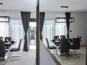 Talo (Six Bedroom Guest House with Swimming) | Ruokasali