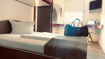 Basic-Doppel- oder -Zweibettzimmer, Nichtraucher | Schreibtisch, kostenloses WLAN, BettwÀsche