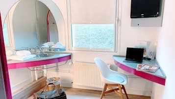 Habitación básica con 1 cama matrimonial o 2 individuales, para no fumadores | Escritorio, wifi gratis y ropa de cama