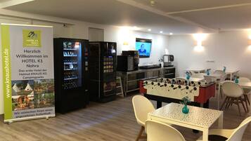 TĂ€gliches FrĂŒhstĂŒcksbuffet (10.5 EUR pro Person)