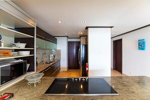 Condo, 2 Bedrooms | Private kitchen | Dining tables