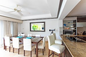 Condo, 2 Bedrooms | Dining