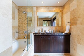Apartment, 2 Schlafzimmer | Badezimmer | Handtücher
