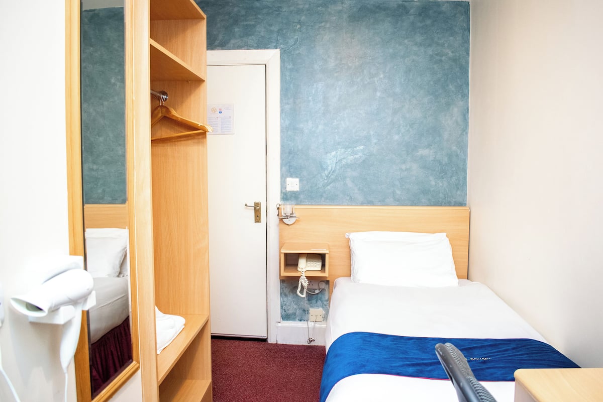 Classic Single Room | Desk, laptop workspace, blackout drapes, iron/ironing board