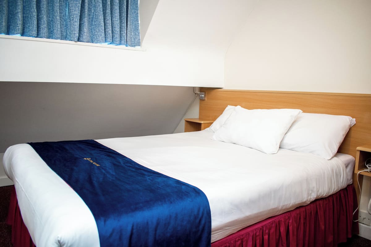 Standard Double Room | Desk, laptop workspace, blackout drapes, iron/ironing board