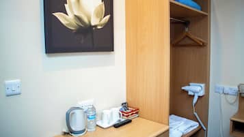 經典雙人房 | 書桌、筆電工作空間、遮光布/窗簾、熨斗/熨衣板