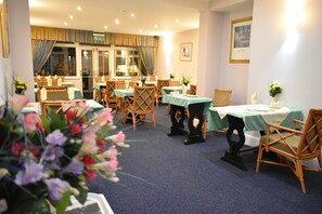 Lunsj og middag serveres, indiske retter