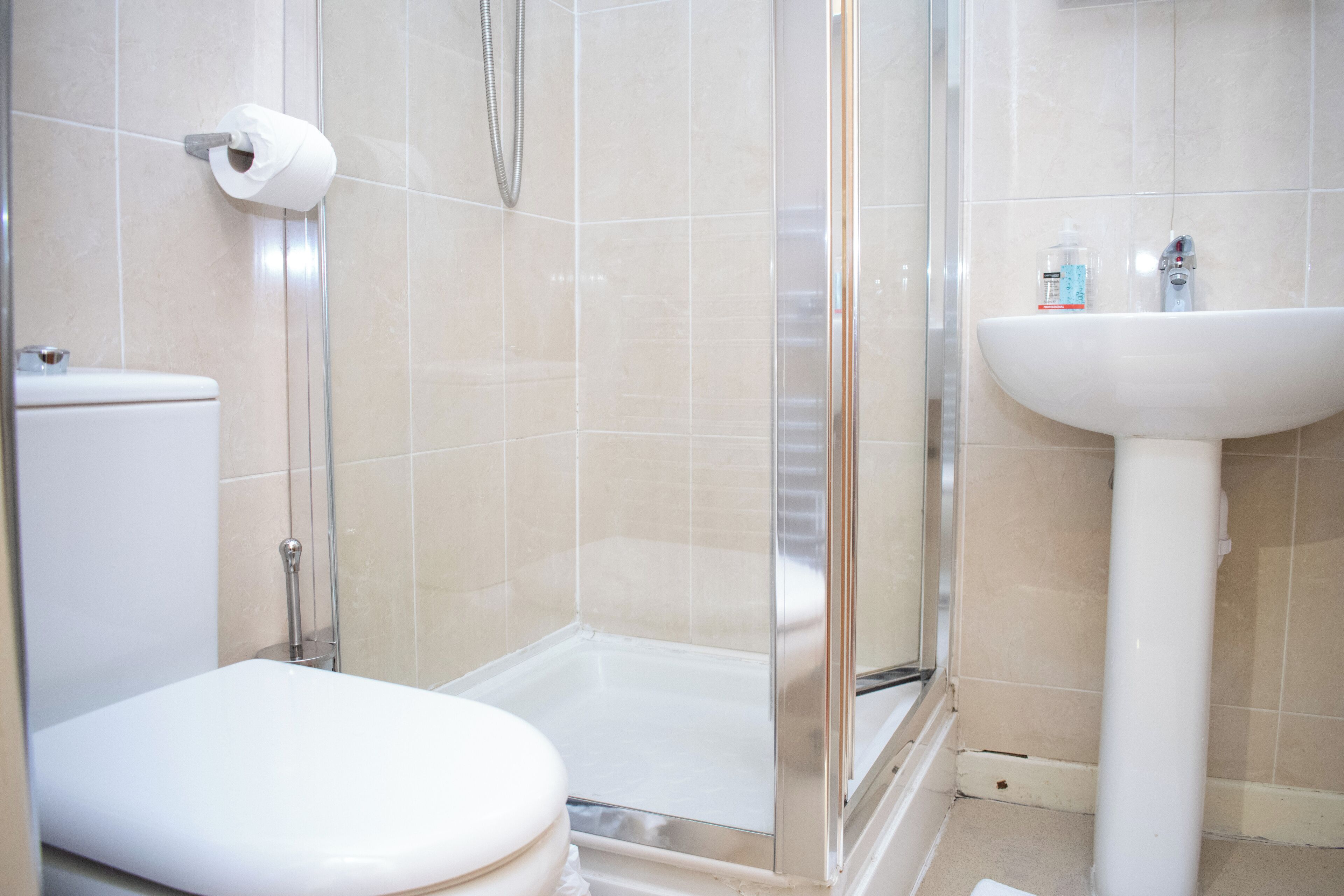 shared dormitory | bathroom | free toiletries