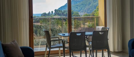 Comfort Apartment, 1 Bedroom, Non Smoking, Sea View | 1 bedroom, premium bedding, desk, laptop workspace