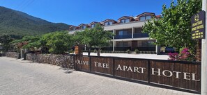 Front of property - OLIVE TREE APART HOTEL (Koycegiz)