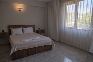 Premium bedding, desk, laptop workspace, soundproofing - OLIVE TREE APART HOTEL (Koycegiz)