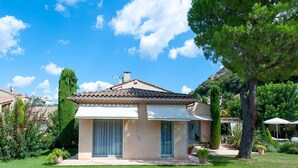Unclassified image, 5 of 40, button - Elegant villa in Les Mées with garden (Les Mées)