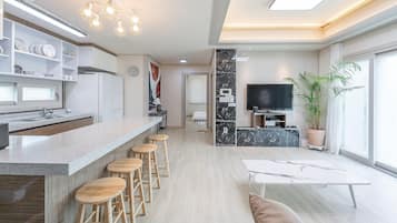 Basic Room, 2 Bedrooms (dokchae) | 2 bedrooms, free WiFi