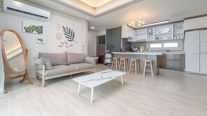 Basic Room, 2 Bedrooms (dokchae) - Lalapipo Jeju (Jeju City)