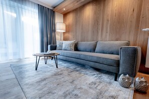 Flatskjerm-TV og nettbrett