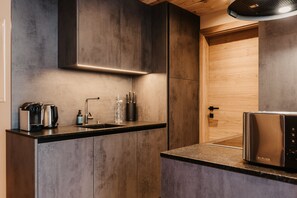 Departamento Confort (Zirbe 3, incl. Cleaning fee) | Cocina privada | Cafetera de espresso, tetera eléctrica y periquera 