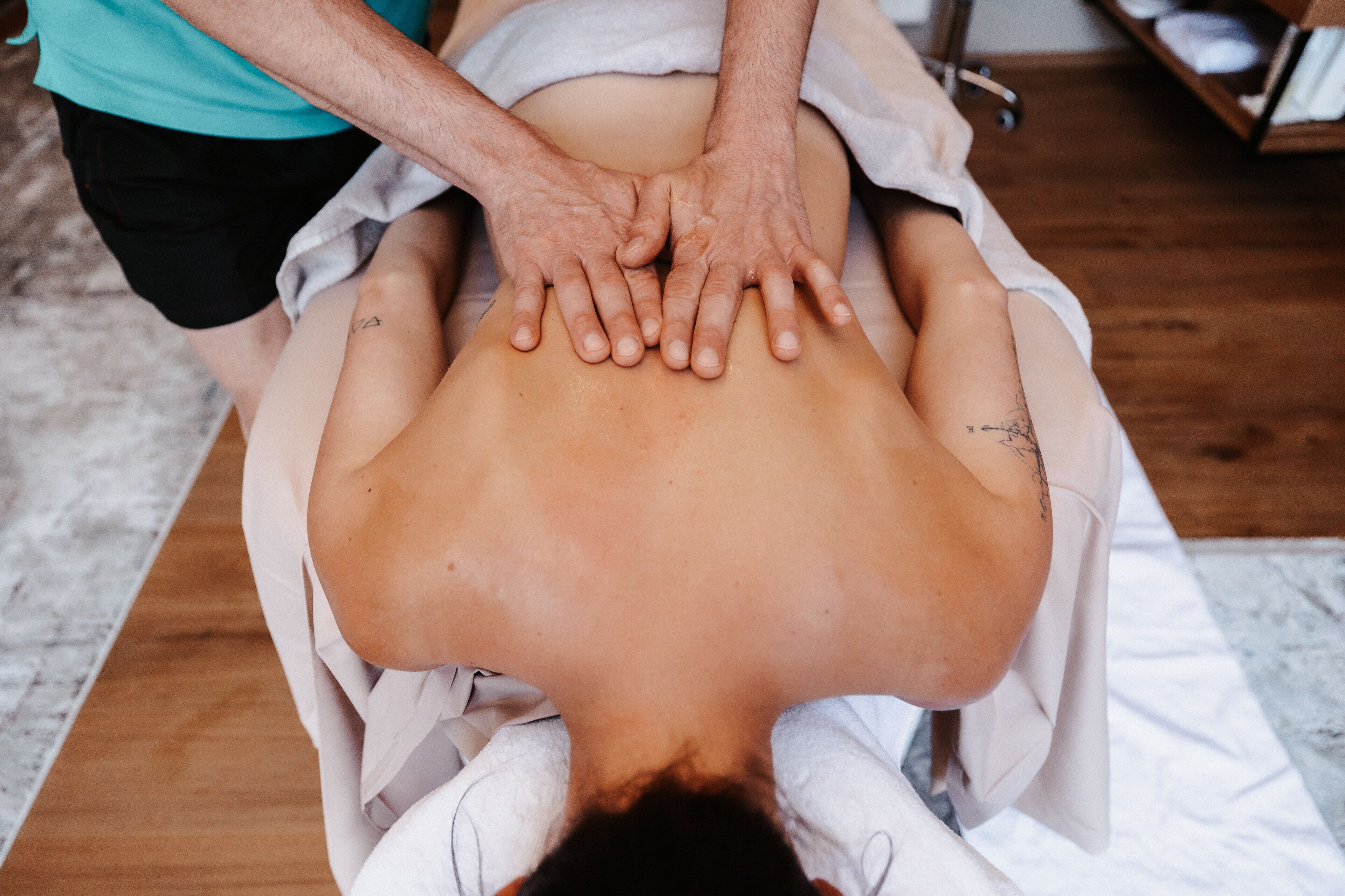 En pågående massagebehandling.