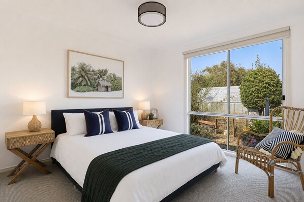 4 bedrooms, iron/ironing board, WiFi (free), bed sheets