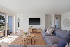 Smart TV, ping pong, books, stereo - Seaview Cowes by Ready Set Stay (Cowes)