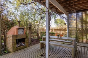 Outdoor dining - Seaview Cowes by Ready Set Stay (Cowes)