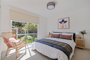 4 bedrooms, iron/ironing board, free WiFi, bed sheets - Seaview Cowes by Ready Set Stay (Cowes)