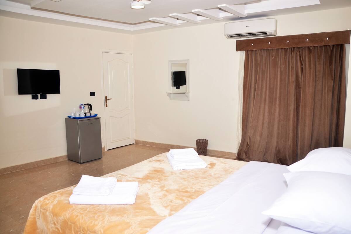 Habitación doble Confort, 1 cama matrimonial | Wifi gratis