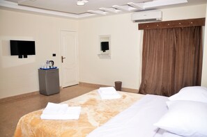 Comfort Double Room, 1 Double Bed | Free WiFi - Pyramids Guest House (Giza)