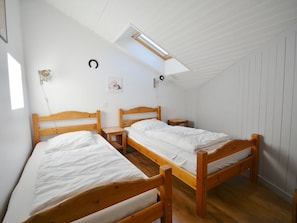 2 bedrooms, free WiFi, bed sheets - Central Duplex for 6 with Balcony, Near Ski Lifts and Shops (Morzine)