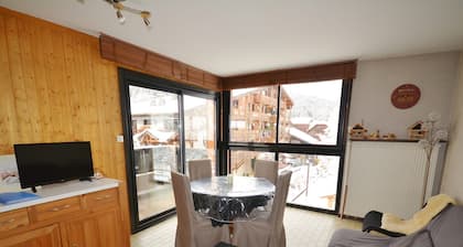 Central Duplex for 6 with Balcony, Near Ski Lifts and Shops