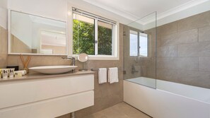 Douche, serviettes fournies