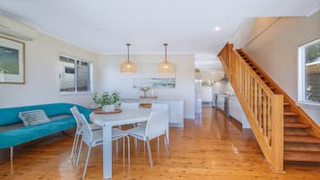 Smart TV, fireplace, DVD player, stereo