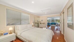 2 soverom, skrivebord, strykejern/-brett og wi-fi (inkludert)