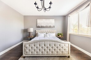 5 camere, una scrivania, ferro/asse da stiro, Wi-Fi gratuito