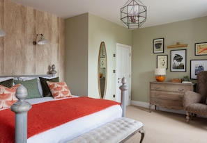 Deluxe King Room | Desk, free WiFi, bed sheets - The Whittling House (Alnwick)