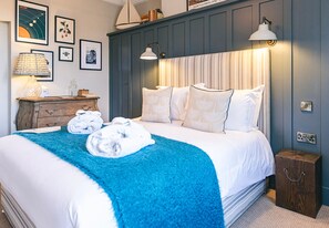 Quarto casal, 1 cama King | Escrivaninha, Wi-Fi de cortesia, roupa de cama