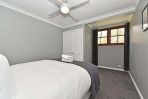 7 bedrooms, iron/ironing board, WiFi, bed sheets