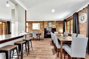 Dining - Kitchener Country Estate with Pool Hot Tub (Kitchener)