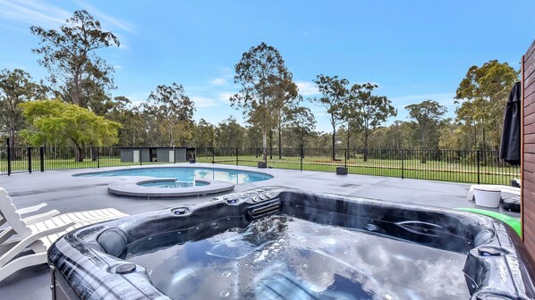 Outdoor spa tub
