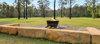 Kitchener Country Estate with Pool Hot Tub