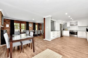 Dining - Kitchener Country Estate with Pool Hot Tub (Kitchener)