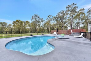 Pool - Kitchener Country Estate with Pool Hot Tub (Kitchener)