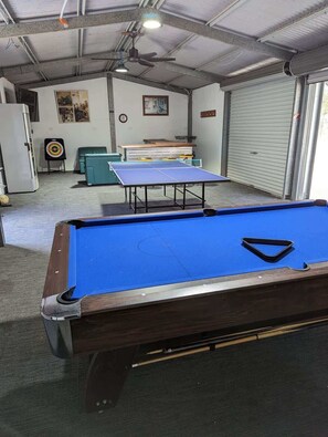 Game room - Kitchener Country Estate with Pool Hot Tub (Kitchener)