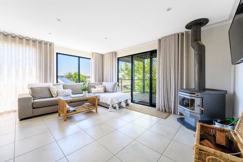 Your Ocean Oasis · Ocean & Country Views, Spa, Pet Friendly Fireplace 10 minutes to Phillip Island