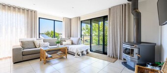 Your Ocean Oasis · Ocean & Country Views, Spa, Pet Friendly Fireplace 10 minutes to Phillip Island