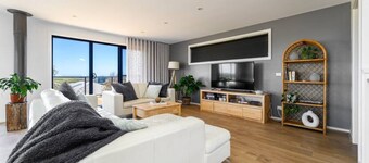 Your Ocean Oasis · Ocean & Country Views, Spa, Pet Friendly Fireplace 10 minutes to Phillip Island