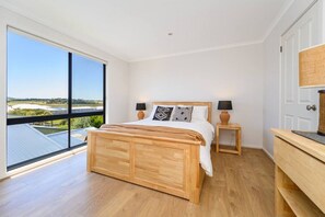 3 camere, una scrivania, ferro/asse da stiro, culla da viaggio