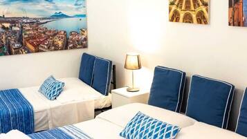 2 camere, una scrivania, ferro/asse da stiro, culla da viaggio