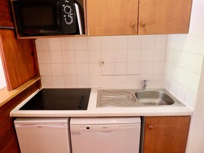 Kühlschrank, Mikrowelle, Geschirrspüler