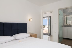 5 bedrooms, in-room safe, desk, iron/ironing board